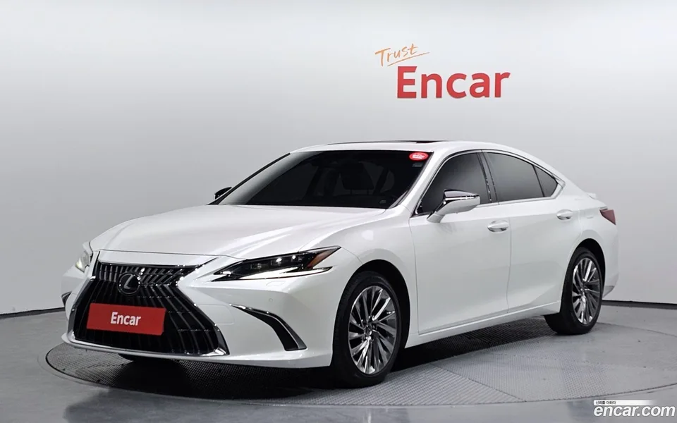 Lexus ES 300h 2024 — фото 1, купить с доставкой в Москву