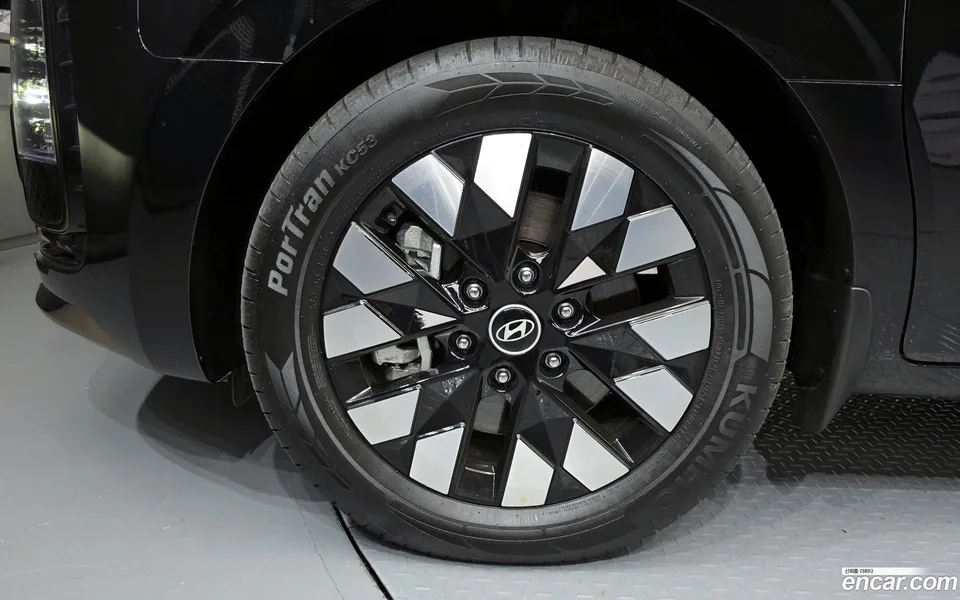 Hyundai Staria 4WD 9 2025 — миниатюра 5