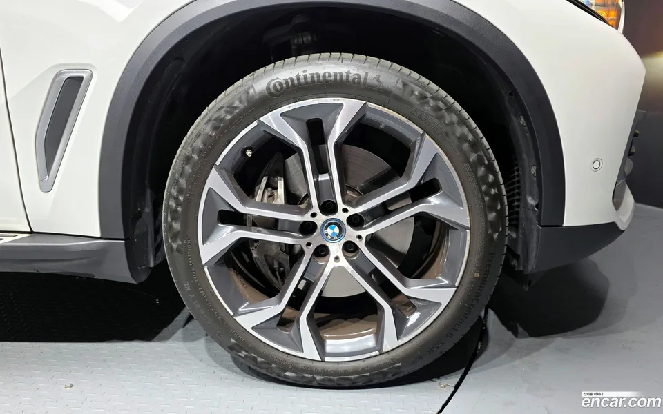 BMW X5 xDrive 45e xLine 2022 — миниатюра 2