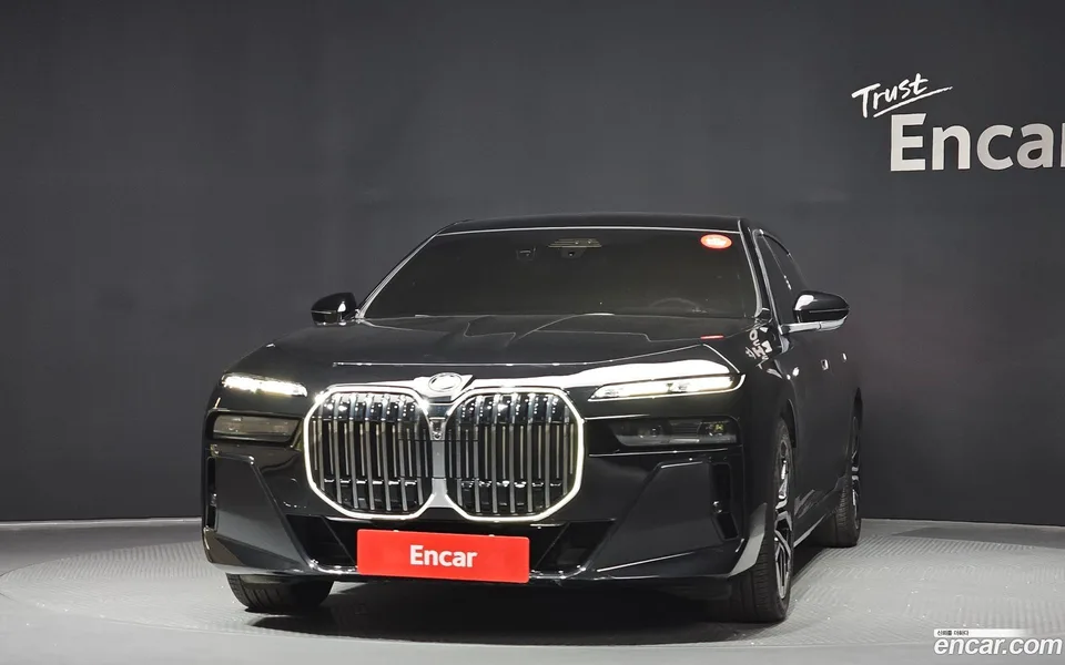 BMW 7 Series 740i xDrive M 2023 — миниатюра 3