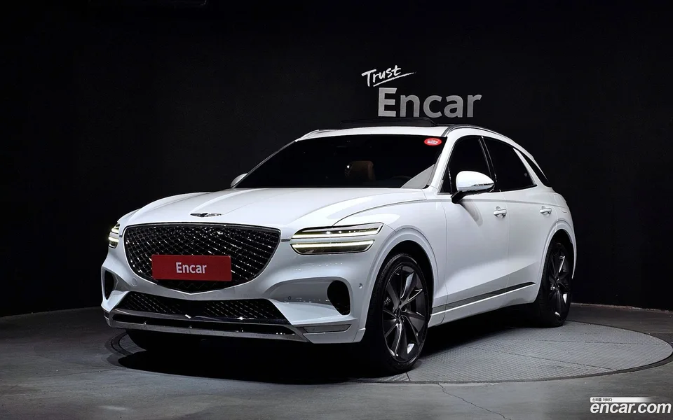 Genesis GV70 2.5T 2WD 2023 — фото 1, купить с доставкой в Москву