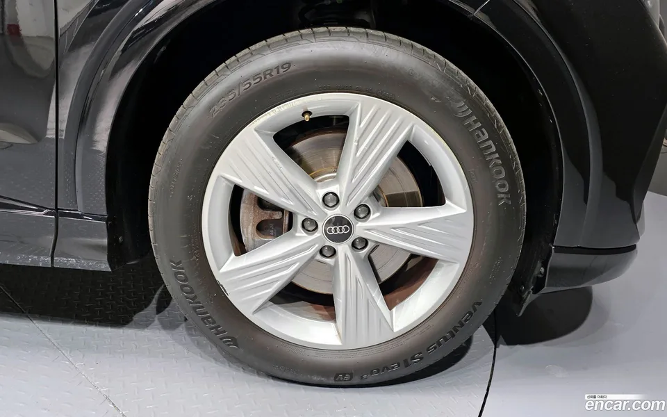 Audi Q4 e-tron 40 2023 — миниатюра 5