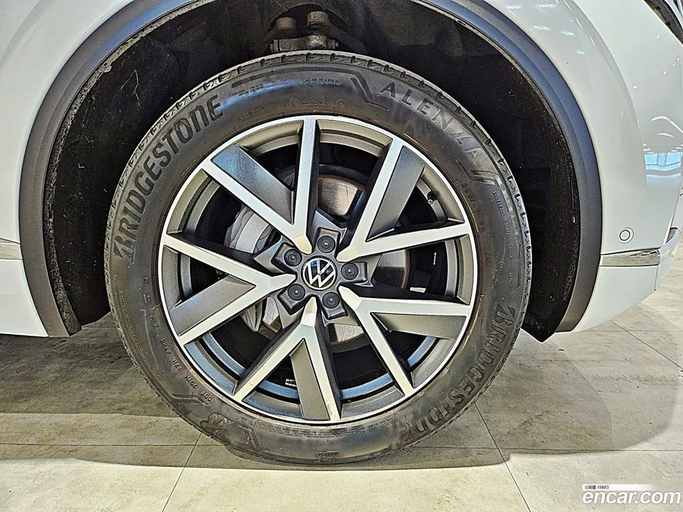 Volkswagen Touareg 3.0 TDI 2023 — миниатюра 2