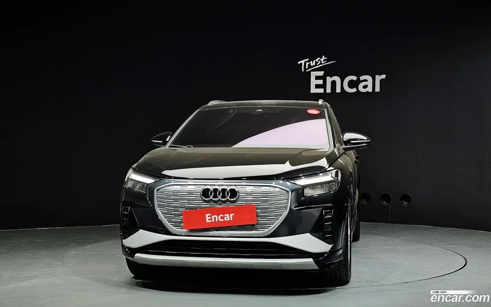 Audi Q4 e-tron 40 2023 — фото 1, купить с доставкой в Москву