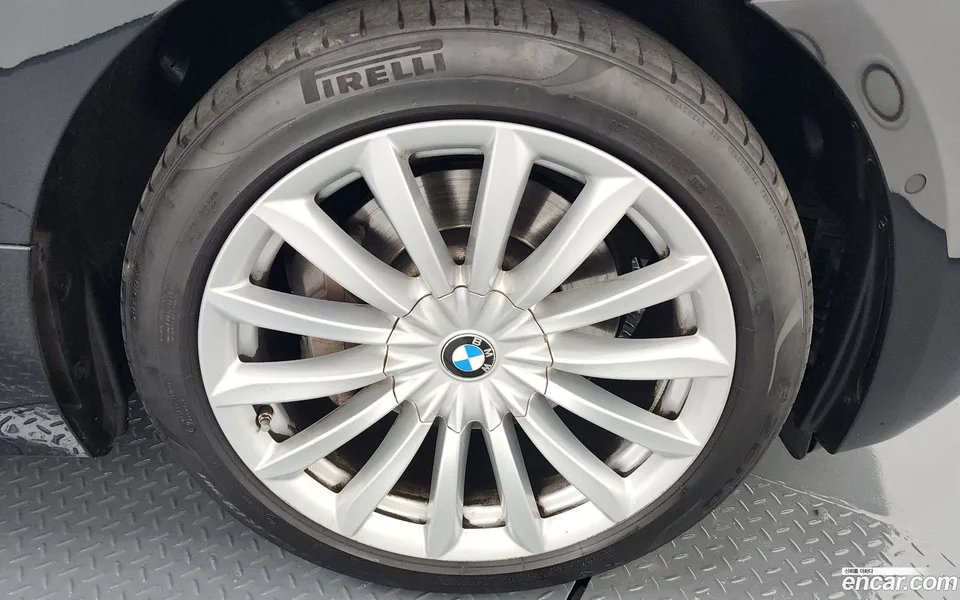BMW 6 Series GT 620d 2023 — миниатюра 5