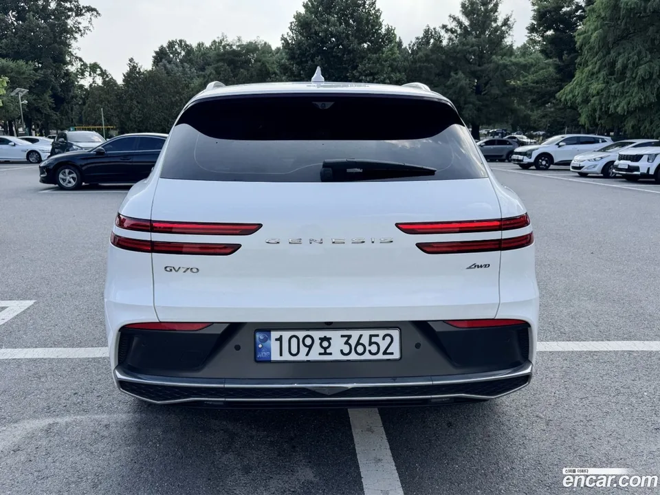 Genesis GV70 2.5T AWD 2024 — миниатюра 2