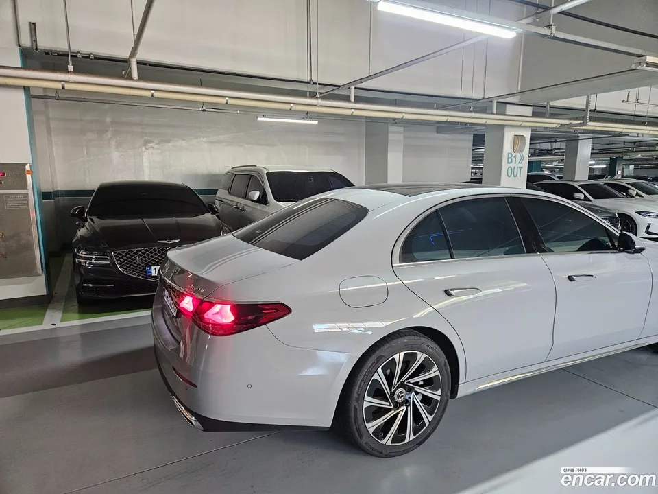 Mercedes-Benz E-Class E300 4MATIC 2024 — миниатюра 5