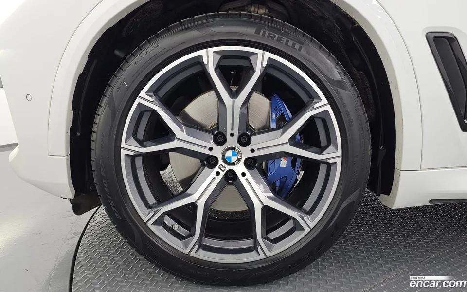 BMW X5 xDrive 40i M 2023 — миниатюра 2
