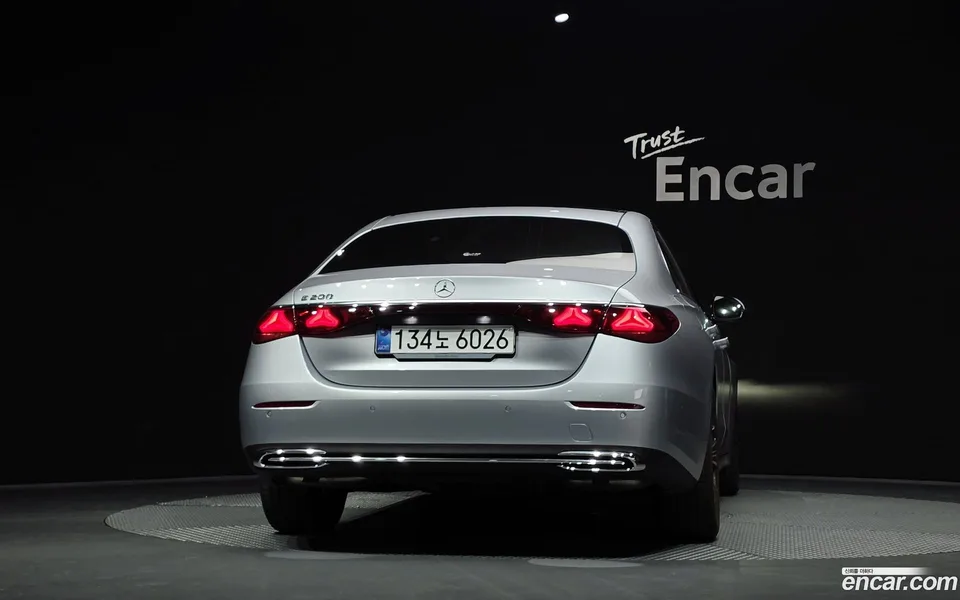 Mercedes-Benz E-Class E200 2025 — миниатюра 4