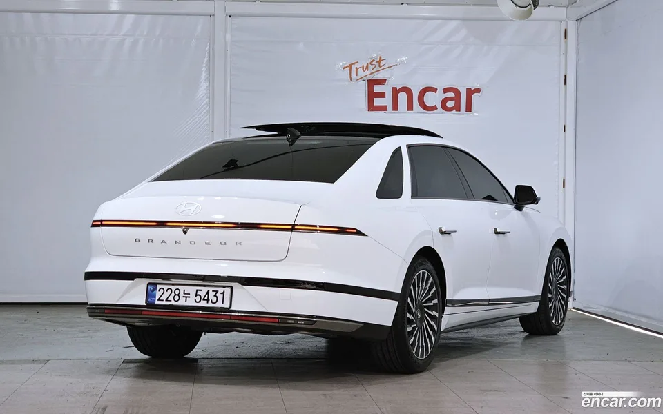 Hyundai Grandeur 2.5 2WD 2025 — фото 1, купить с доставкой в Москву