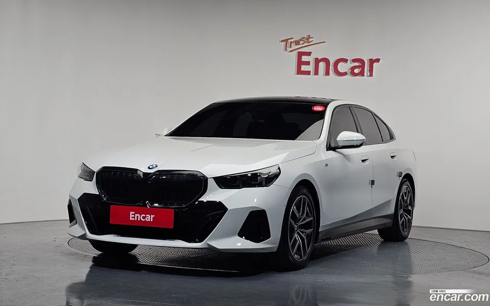 BMW 5 Series 520i M 2024 — фото 1, купить с доставкой в Москву
