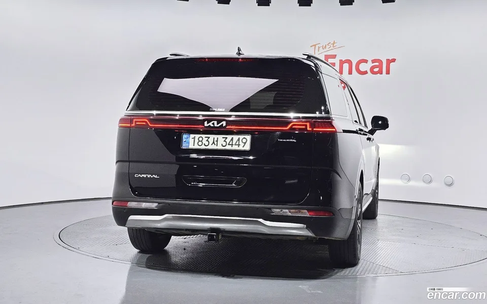 Kia Carnival 9 2023 — thumbnail 4