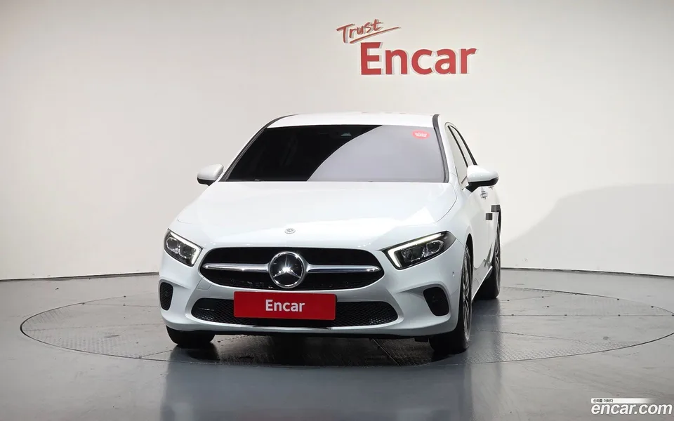 Mercedes-Benz A-Class A220 2022 — thumbnail 3