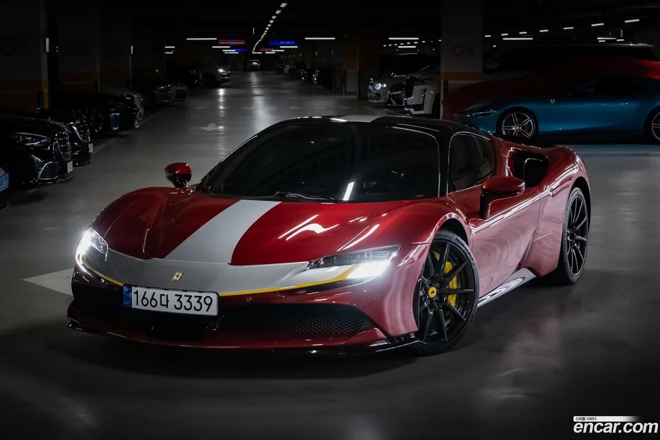 Ferrari SF90 Spider 4.0 2023 — фото 1, купить с доставкой в Москву