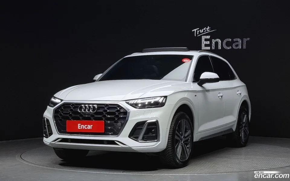 Audi Q5 45 TFSI 2023 — фото 1, купить с доставкой в Москву