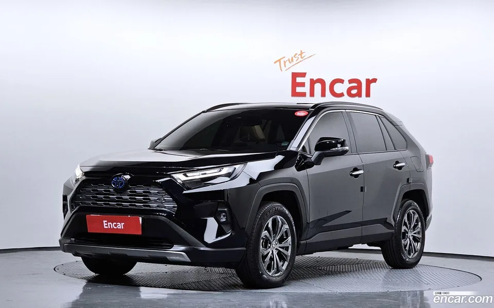 Toyota RAV4 2.5 4WD 2023 — фото 1, купить с доставкой в Москву