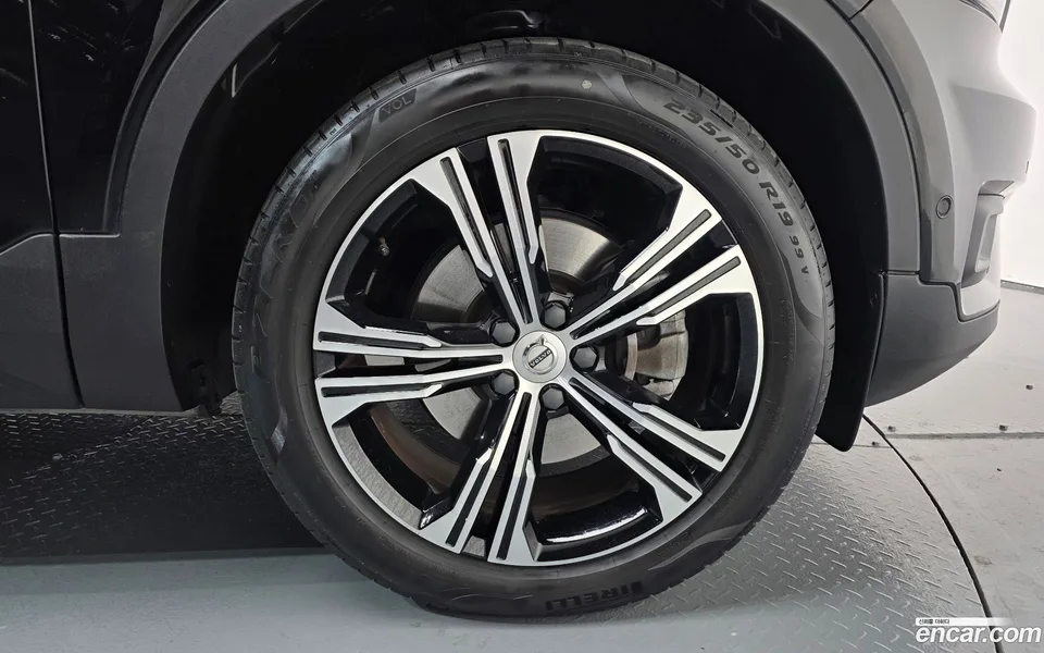 Volvo XC40 B4 2022 — миниатюра 2