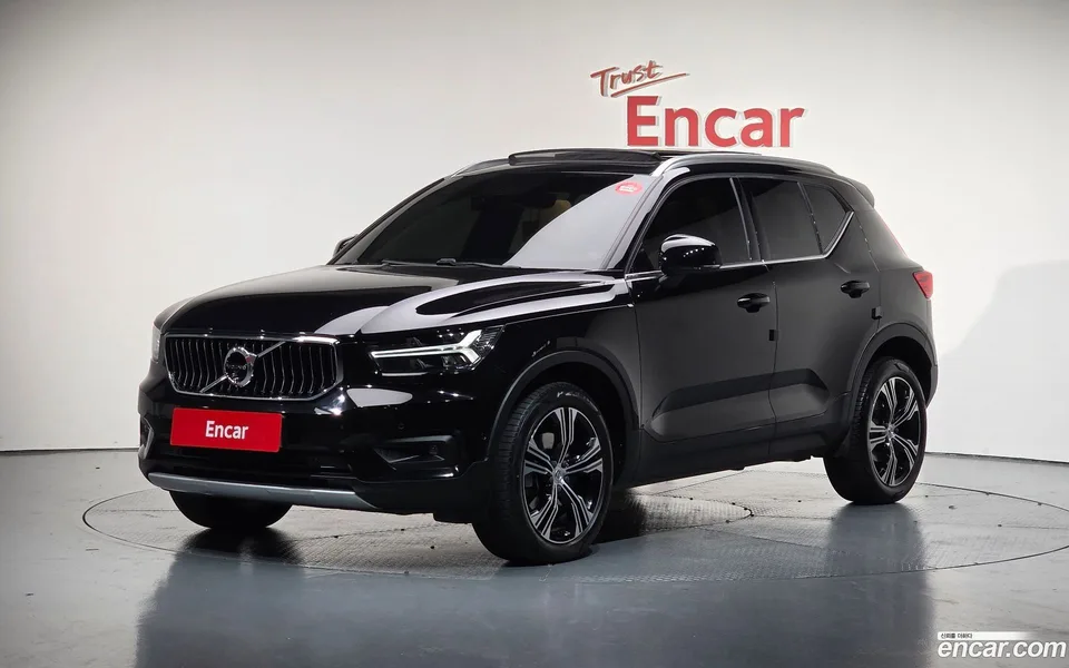 Volvo XC40 B4 2022 — фото 1, купить с доставкой в Москву