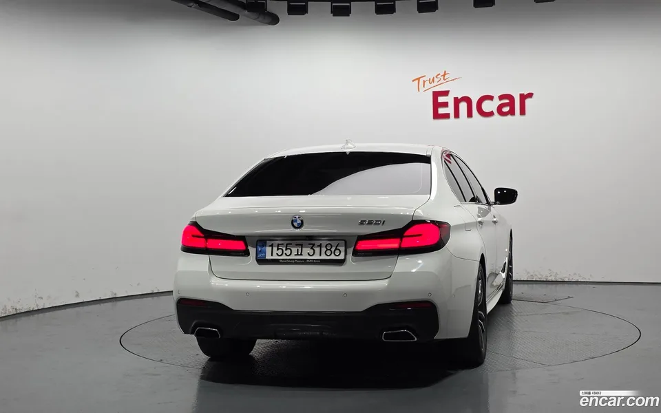 BMW 5 Series 520i M 2022 — миниатюра 4