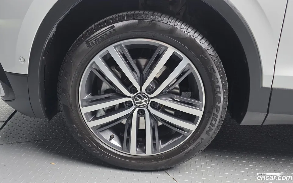 Volkswagen Tiguan Allspace 2.0 TSI 2023 — миниатюра 5
