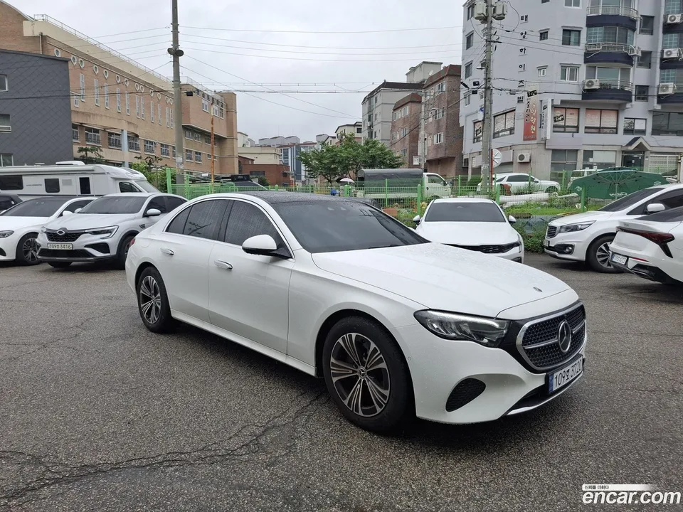Mercedes-Benz E-Class E200 2024 — миниатюра 3