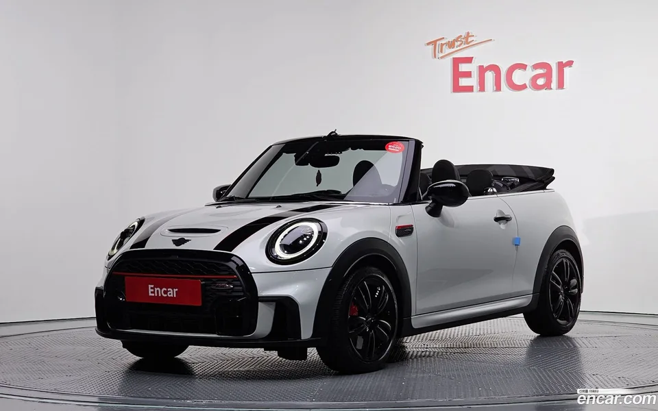 MINI Cooper S Convertible JCW 2023 — фото 1, купить с доставкой в Москву