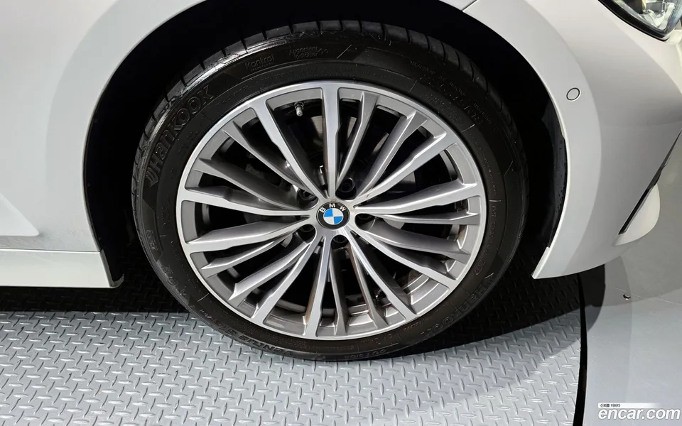 BMW 3 Series 320i 2022 — миниатюра 2