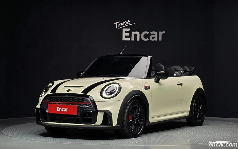MINI Cooper S Convertible JCW 2022 — фото 1, купить с доставкой в Москву
