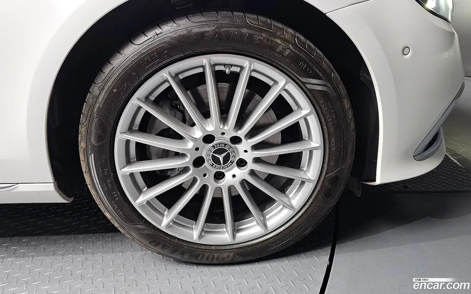 Mercedes-Benz E-Class E250 2023 — миниатюра 2
