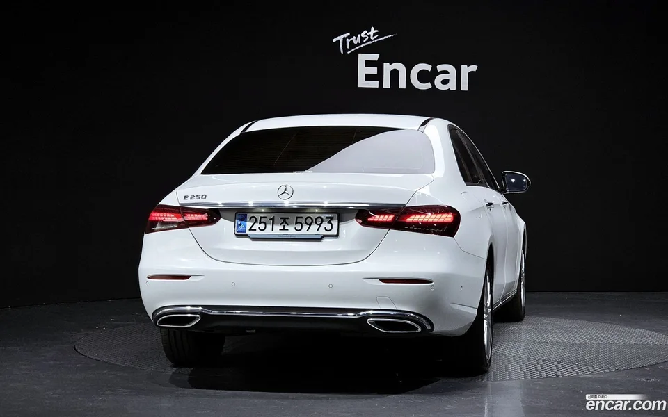 Mercedes-Benz E-Class E250 2023 — миниатюра 4
