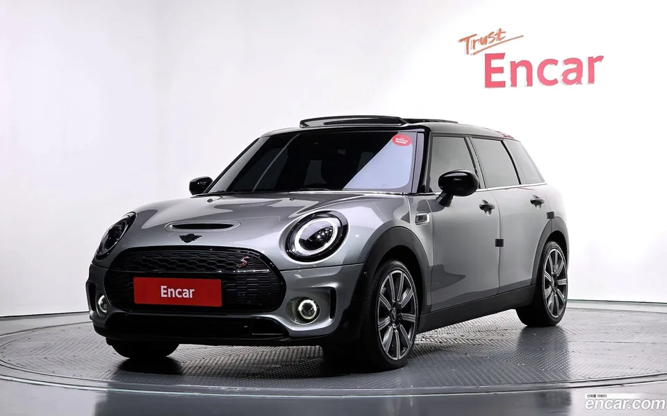 MINI Cooper S Clubman 2023 — фото 1, купить с доставкой в Москву