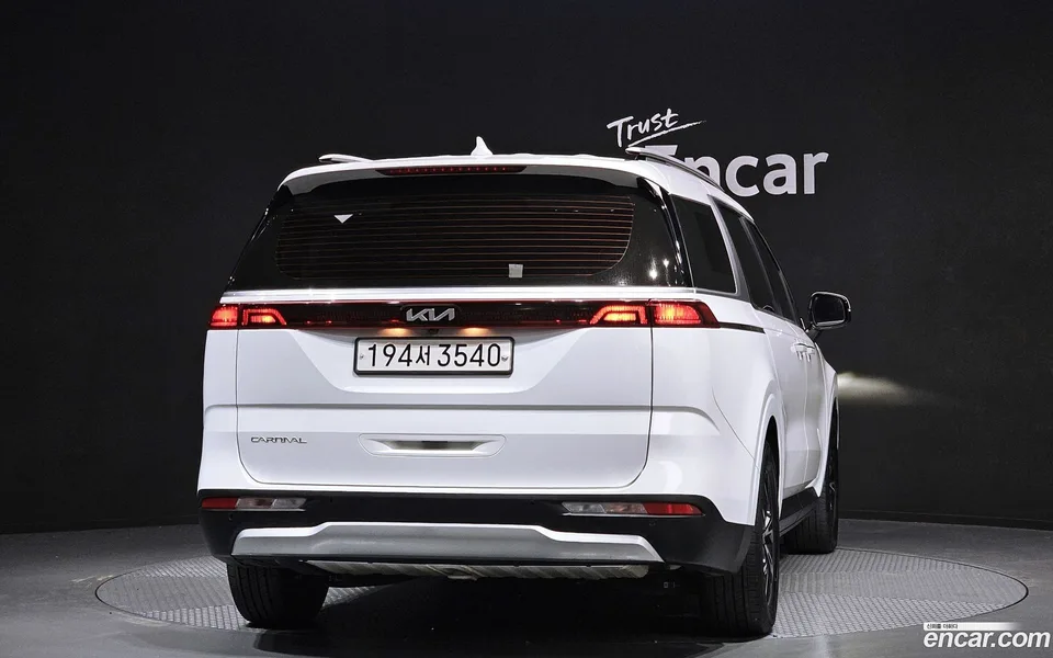 Kia Carnival 9 2022 — thumbnail 4