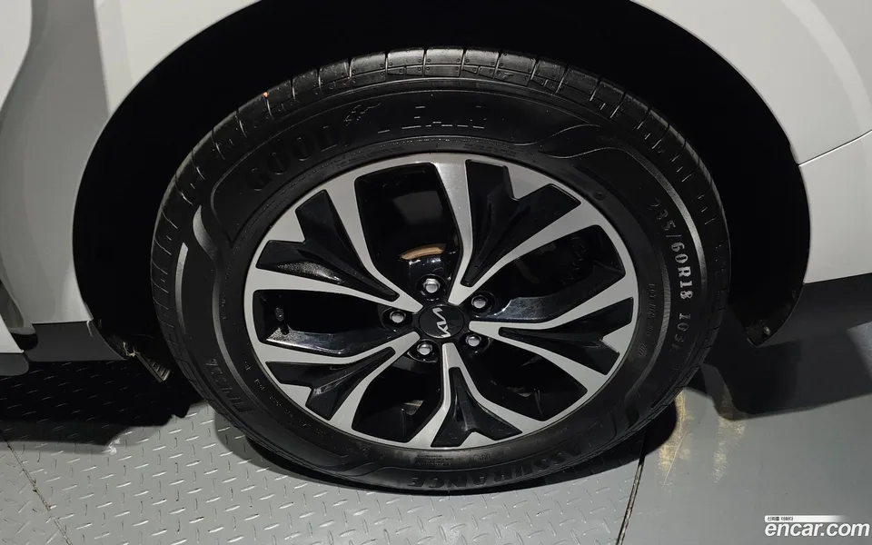 Kia Carnival 9 2022 — thumbnail 5