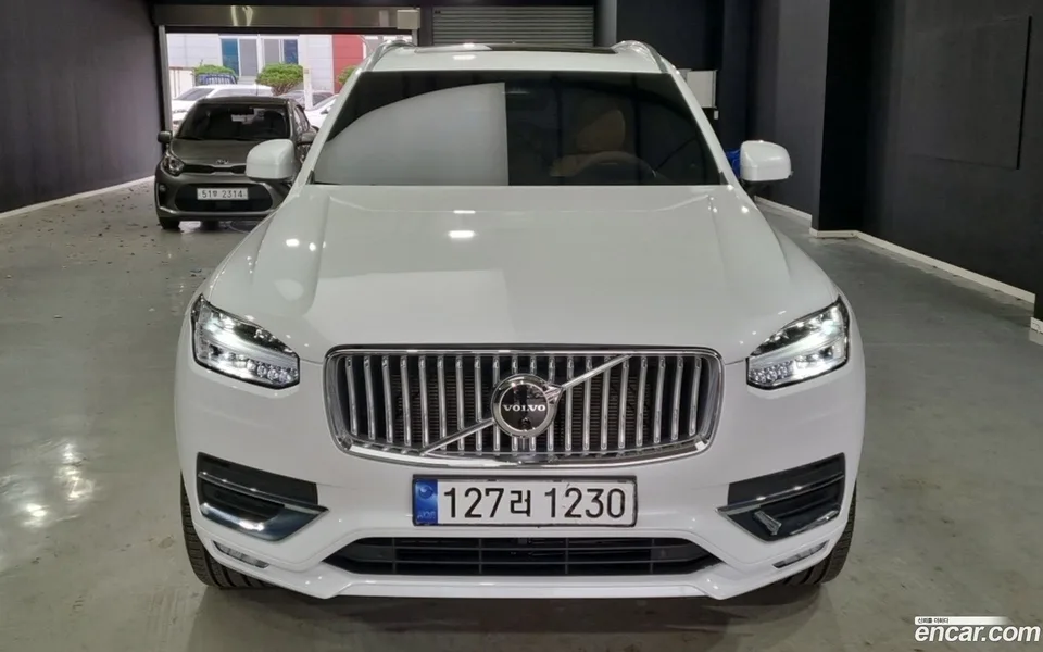 Volvo XC90 B6 2023 — фото 1, купить с доставкой в Москву