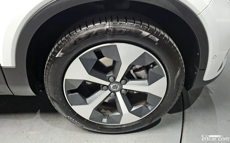 Volvo XC40 B4 2024 — миниатюра 2