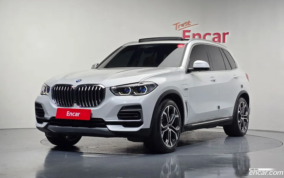 BMW X5 xDrive 45e xLine 2022 — фото 1, купить с доставкой в Москву