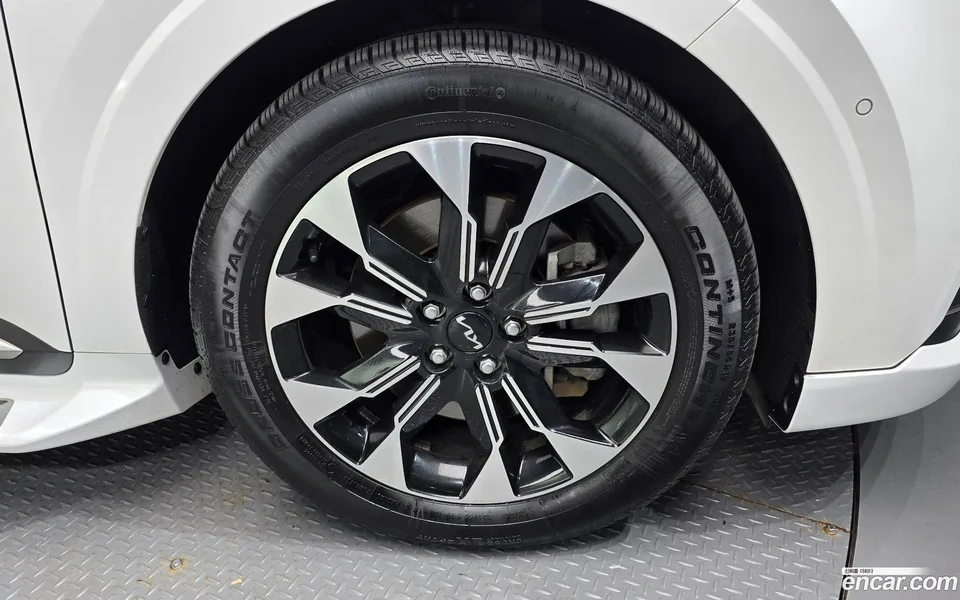 Kia Carnival 9 2023 — thumbnail 2