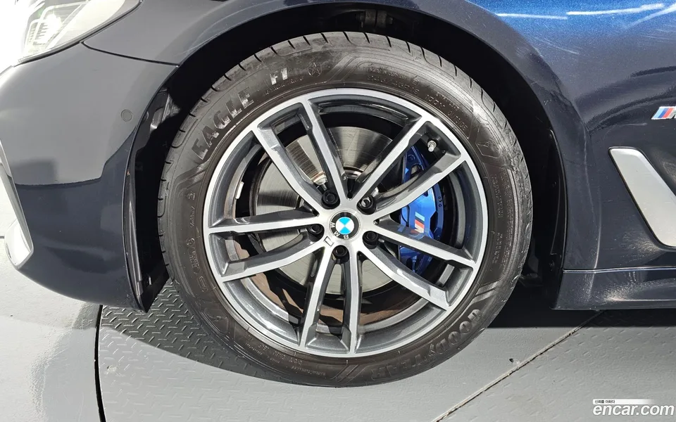 BMW 5 Series 520i M 2022 — миниатюра 2