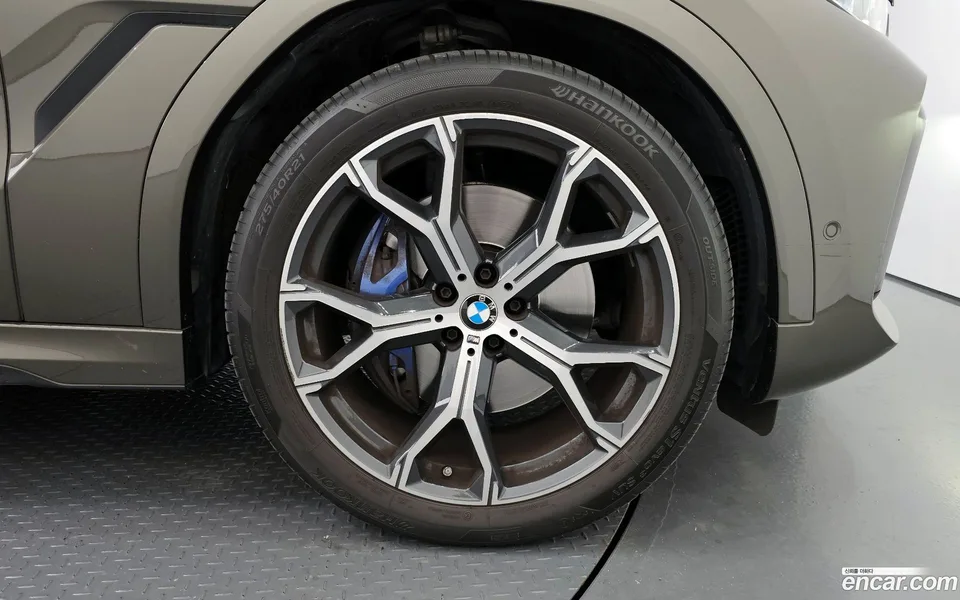 BMW X6 xDrive40i M 2022 — миниатюра 2