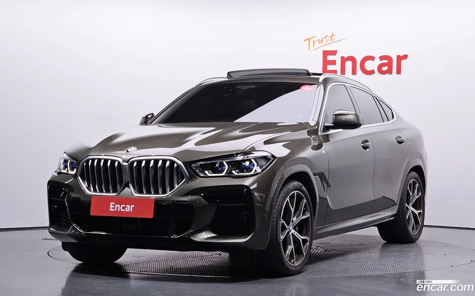 BMW X6 xDrive40i M 2022 — фото 1, купить с доставкой в Москву