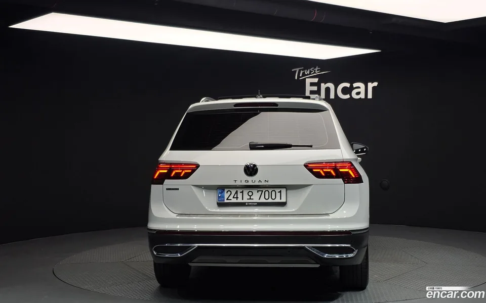 Volkswagen Tiguan Allspace 2.0 TSI 2023 — миниатюра 4