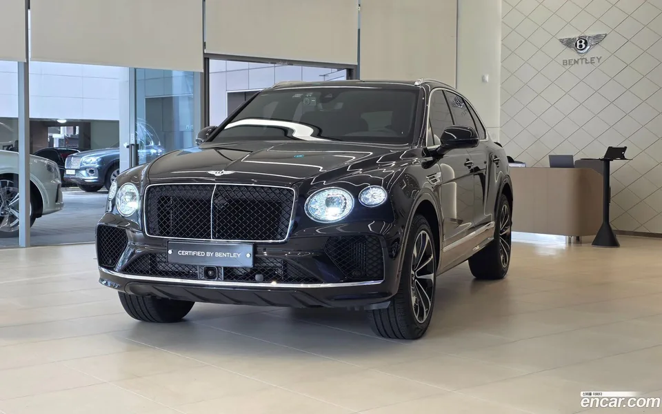 Bentley Bentayga 4.0 V8 2025 — фото 1, купить с доставкой в Москву