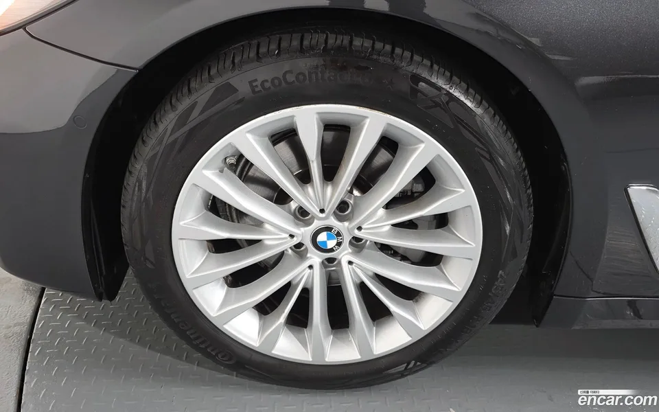 BMW 5 Series 520i 2022 — миниатюра 2