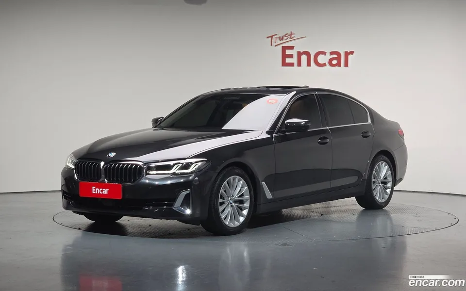 BMW 5 Series 520i 2022 — фото 1, купить с доставкой в Москву