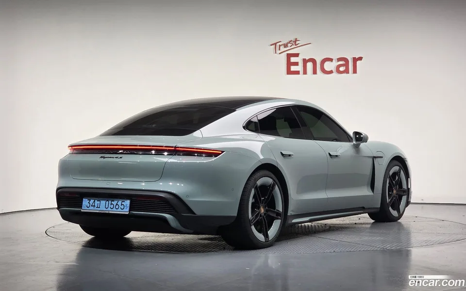 Porsche Taycan 4S 2025 — миниатюра 2