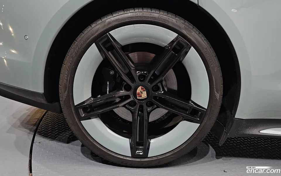 Porsche Taycan 4S 2025 — миниатюра 5