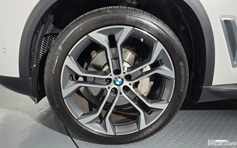BMW X5 xDrive 40i xLine 2023 — миниатюра 5