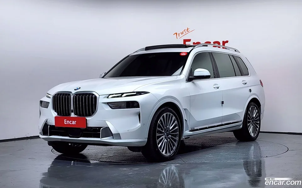 BMW X7 xDrive 40i 7 2024 — фото 1, купить с доставкой в Москву