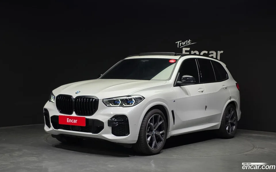BMW X5 xDrive 40i M 2023 — photo 1, buy with delivery to Moscow