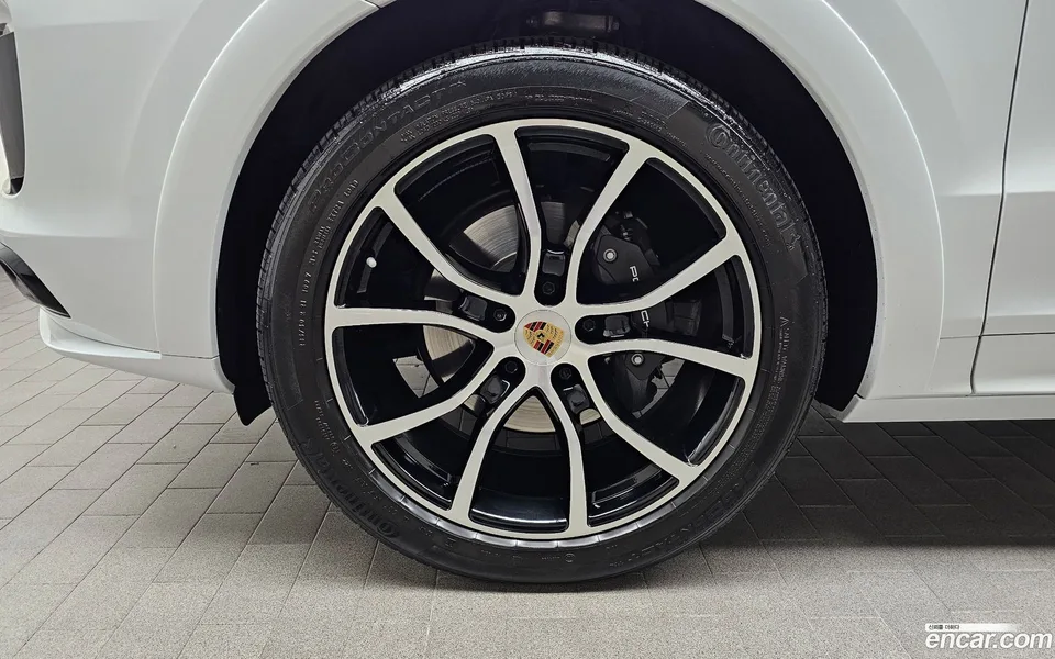 Porsche Cayenne 3.0 2023 — миниатюра 2